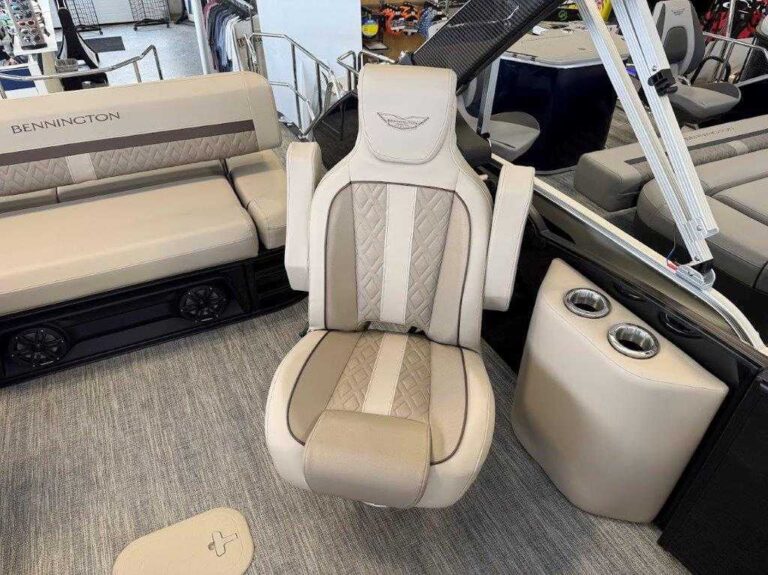 2026 Bennington 24MCSB - Center Swingback - Carbon Fiber Arch!!! US-ETWS9308J526 [photo 7]